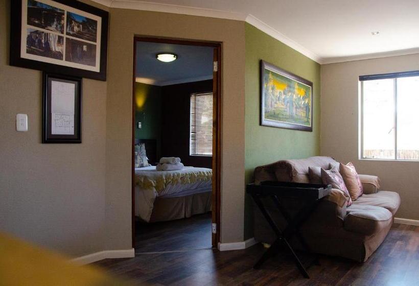 ペンション Desert Dew Guest House