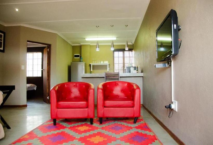 ペンション Desert Dew Guest House