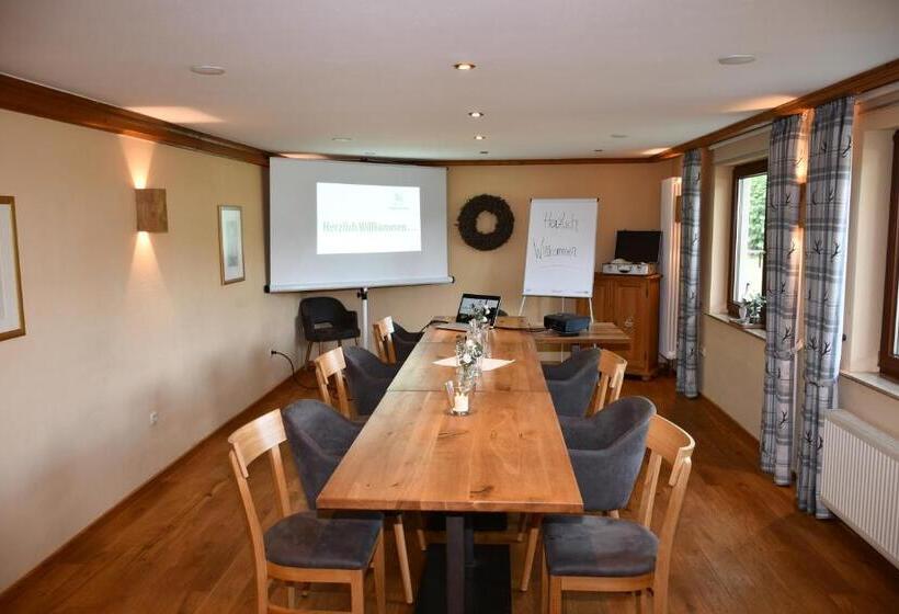 ペンション Deutsches Haus Hotel Restaurant Gastwirtschaft Biergarten Am Radweg Bermuthshain