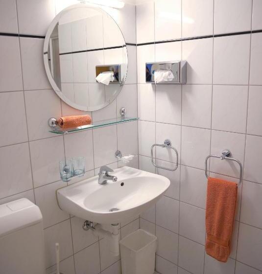 膳宿费 Garni Arnegg