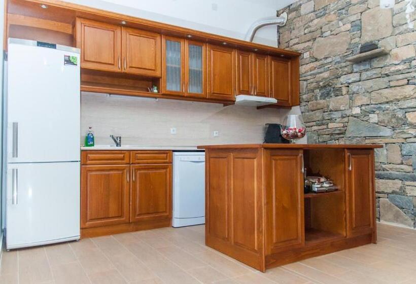 بنسيون Guest House Lŭgŭt