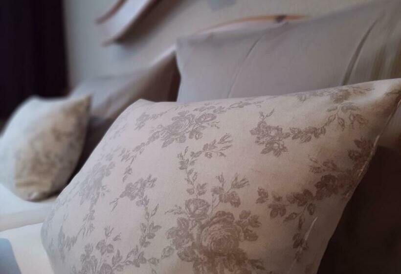 ペンション Restaurant & Hotel Zur Falkenhöhe