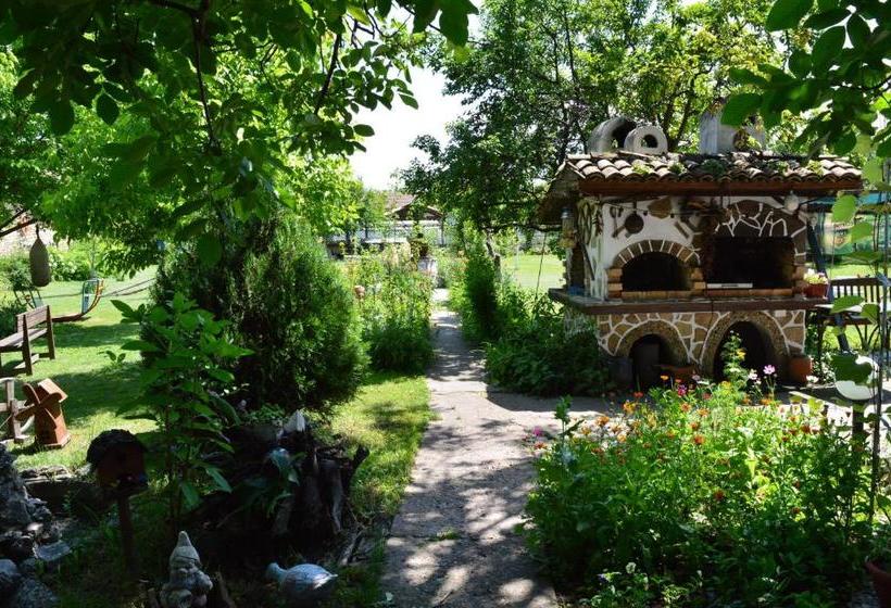 بنسيون The Old House Guest House