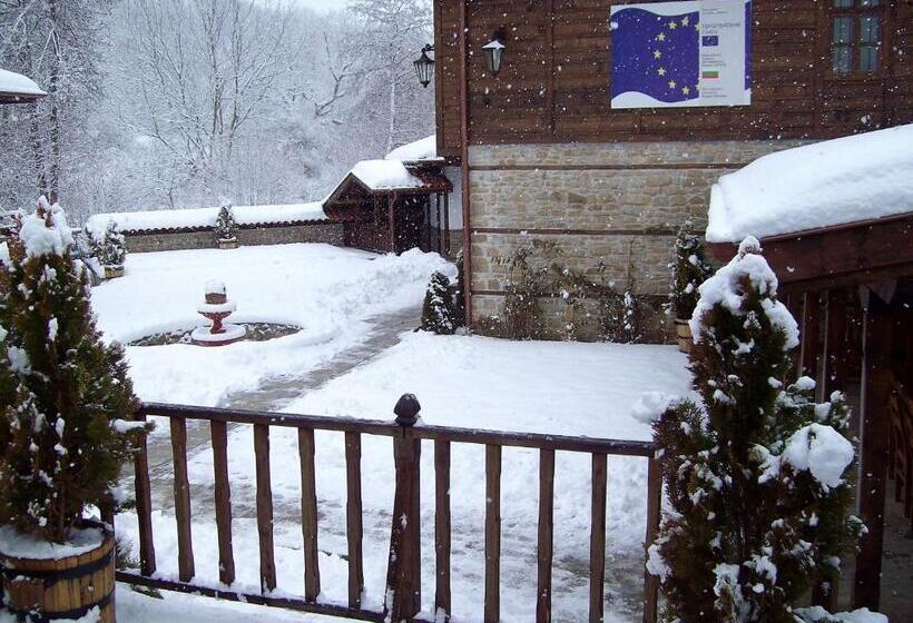 פנסיון Voevodski Eco Complex