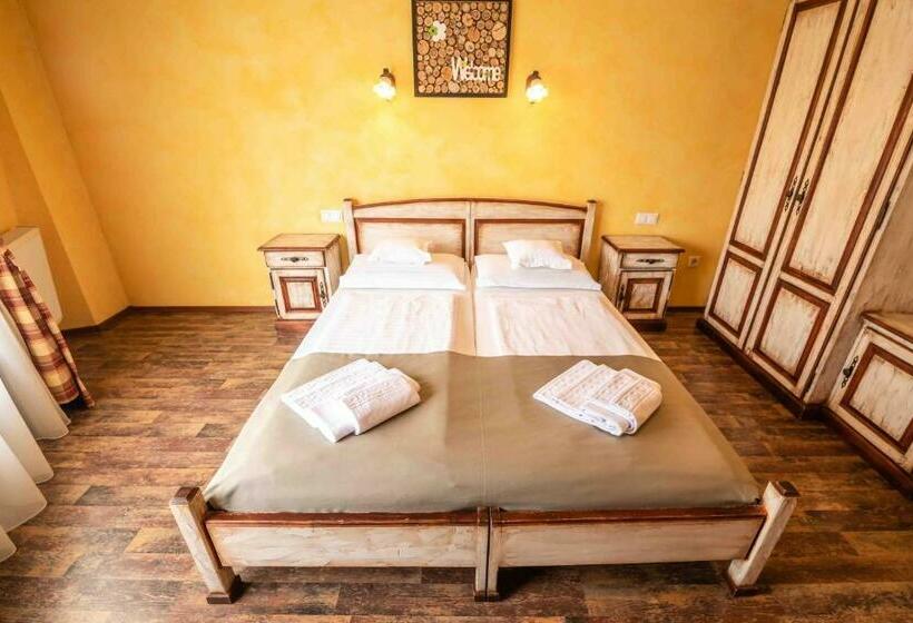 Pensiune Restaurant Lyra