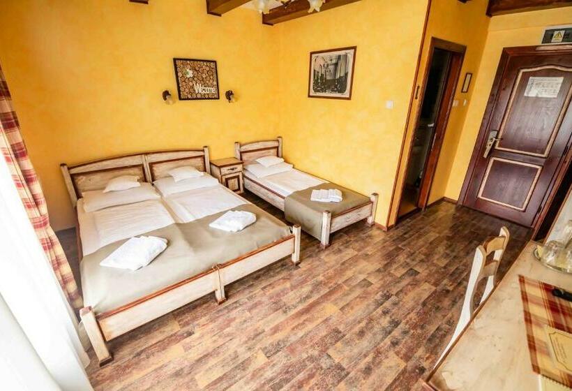 Pensiune Restaurant Lyra