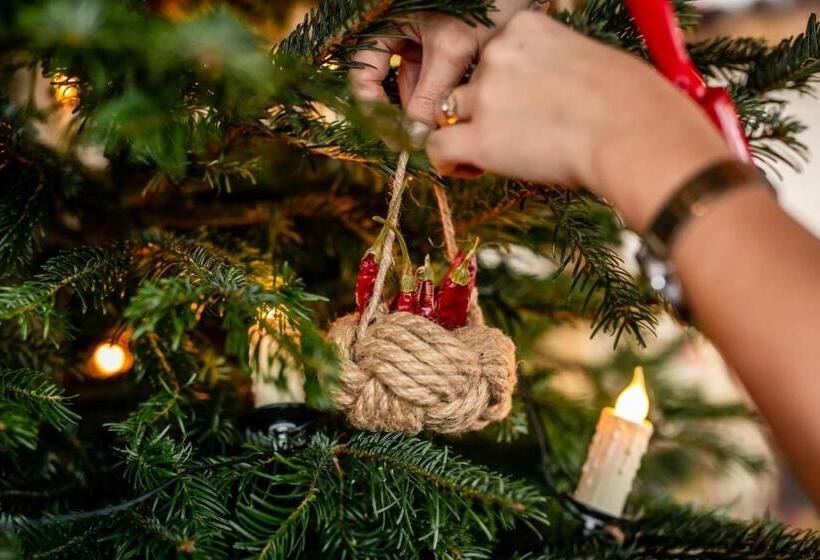 Pensiune Restaurant Lyra