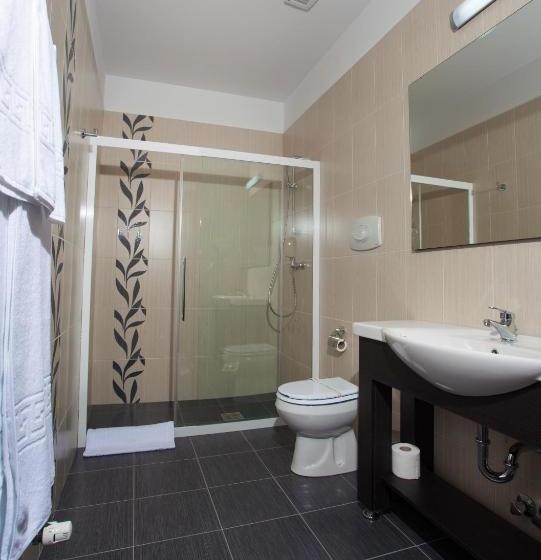 Pensiunea Laci Csarda Ernei