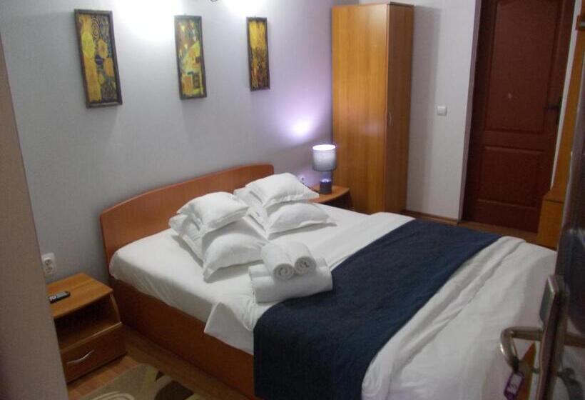 Pensiunea Poiana Soarelui