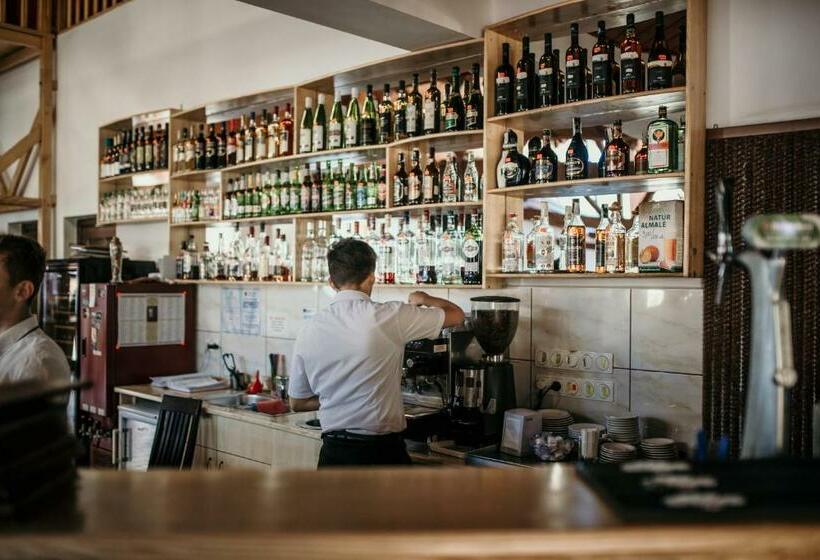 Курорт Complex Turistic Han Pescaresc