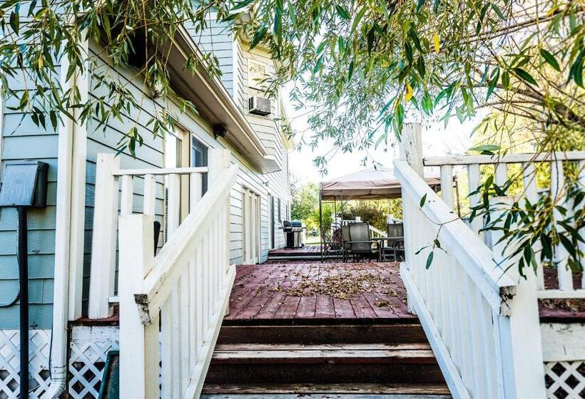 مبيت وإفطار Fox Hollow Inn