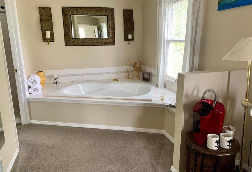 مبيت وإفطار Fox Hollow Inn