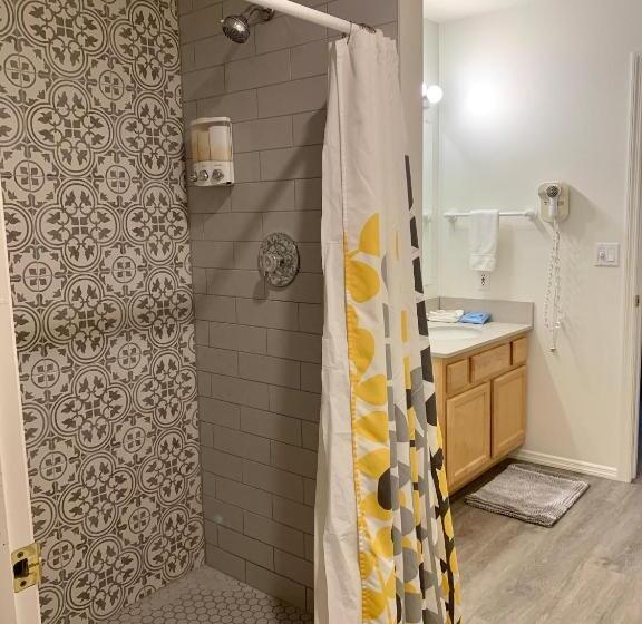 تختخواب و صبحانه Fox Hollow Inn