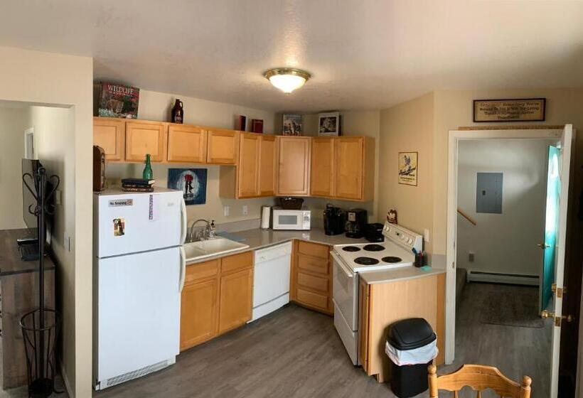 تختخواب و صبحانه Fox Hollow Inn