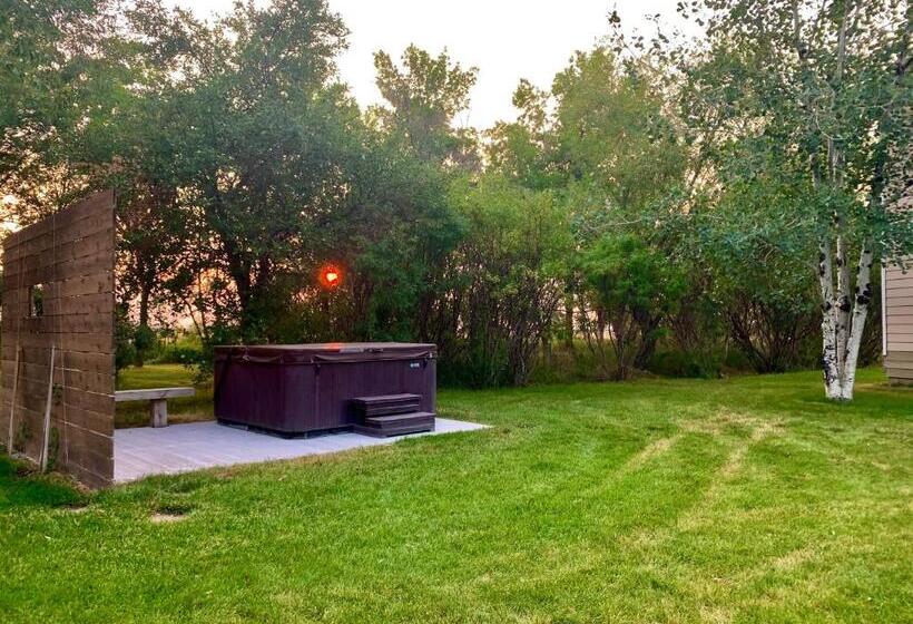 تختخواب و صبحانه Fox Hollow Inn