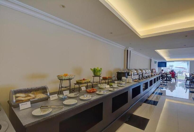 בית מלון כפרי Ajman Beach