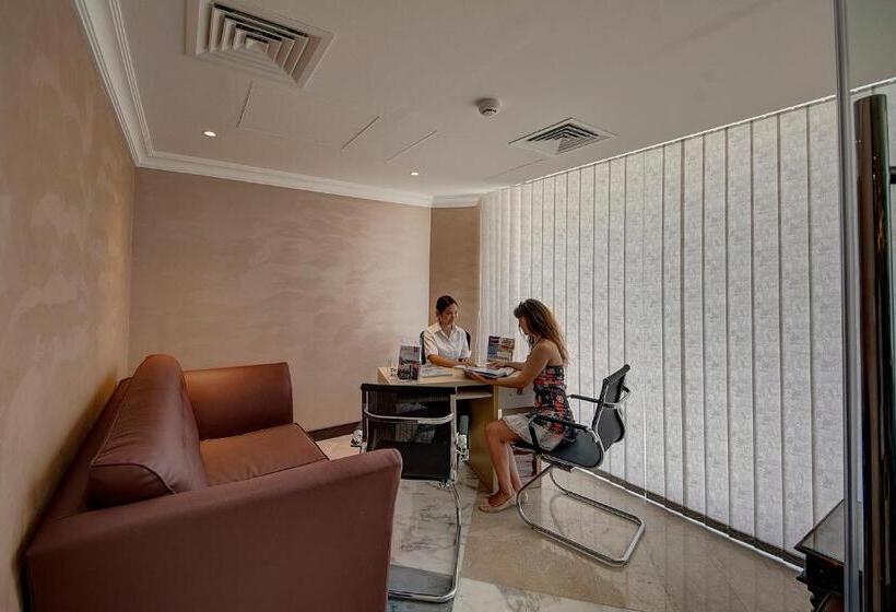 בית מלון כפרי Ajman Beach