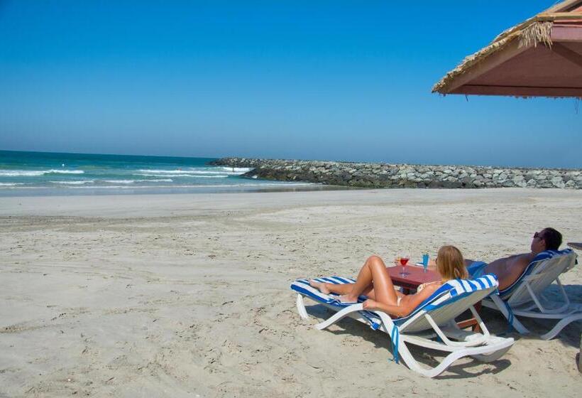 בית מלון כפרי Ajman Beach
