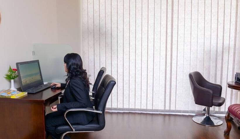 בית מלון כפרי Ajman Beach