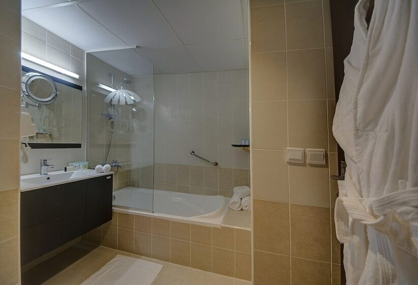 בית מלון כפרי Ajman Beach