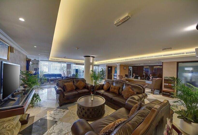 בית מלון כפרי Ajman Beach