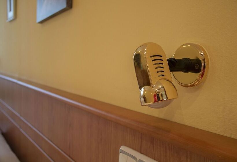 هتل Alda Estación Oviedo