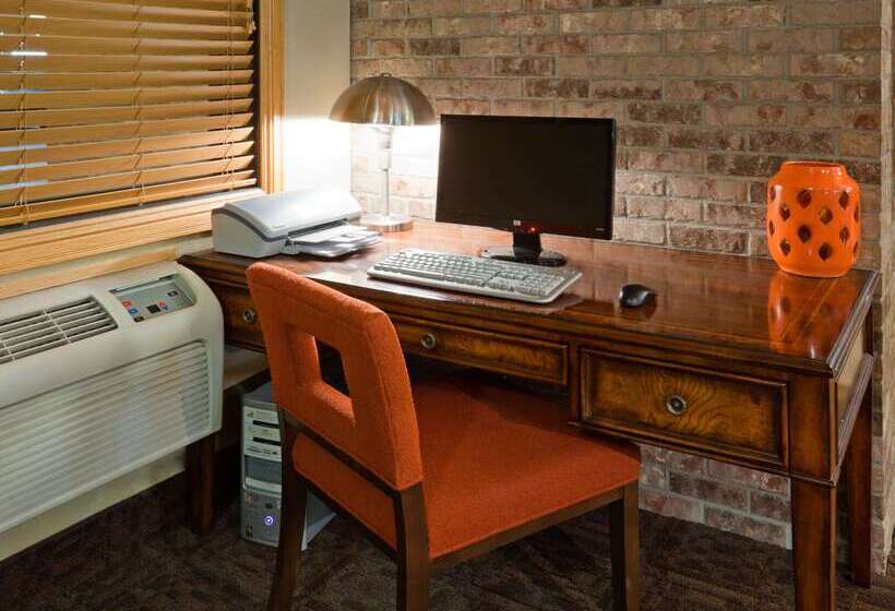 בית מלון כפרי Americinn By Wyndham Bismarck