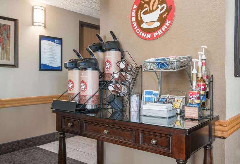 בית מלון כפרי Americinn By Wyndham Bismarck