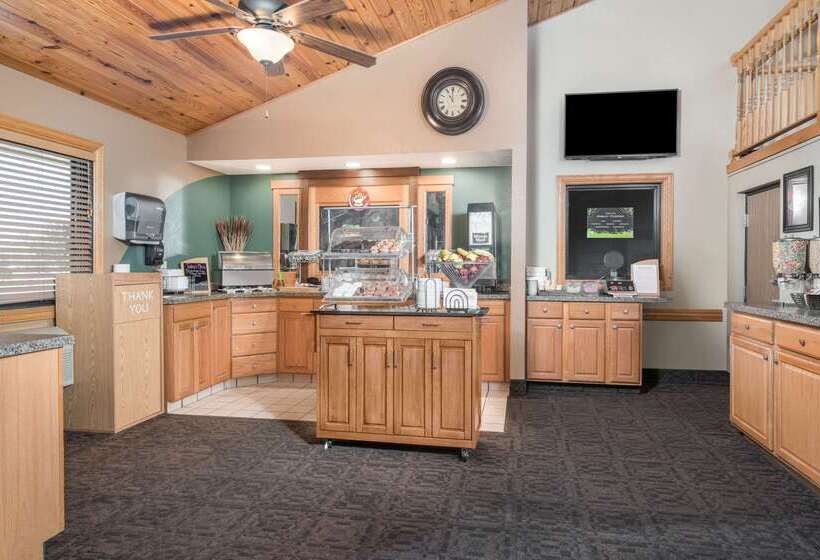 בית מלון כפרי Americinn By Wyndham Bismarck