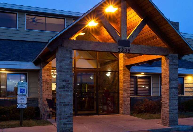 בית מלון כפרי Americinn By Wyndham Bismarck