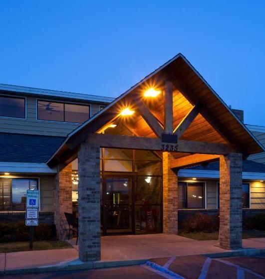 בית מלון כפרי Americinn By Wyndham Bismarck