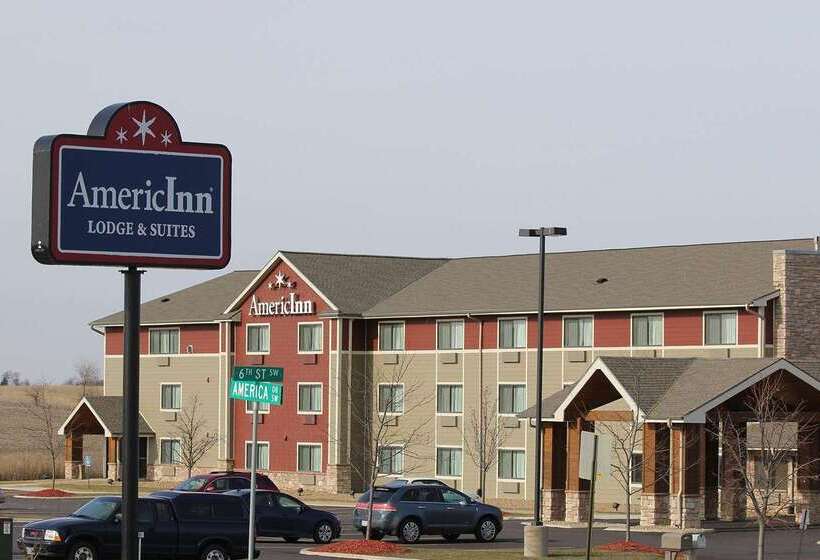 בית מלון כפרי Americinn By Wyndham Cedar Rapids Airport