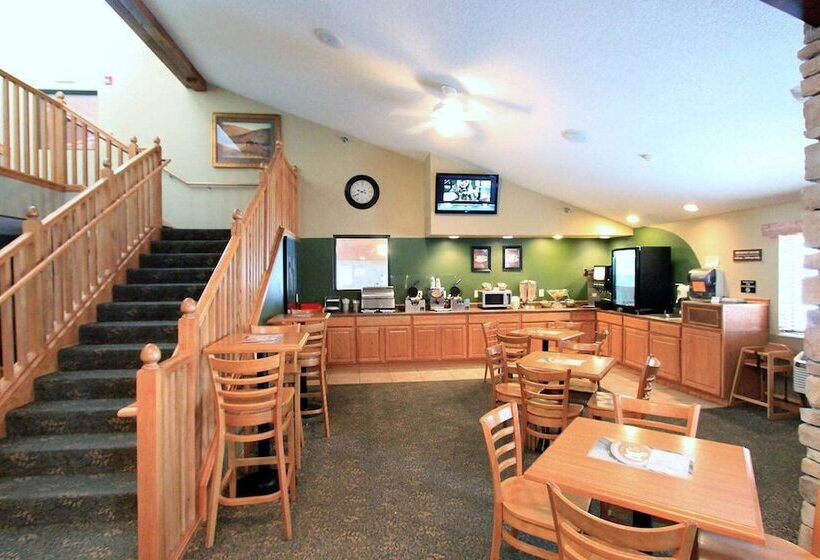 בית מלון כפרי Americinn By Wyndham Cedar Rapids Airport
