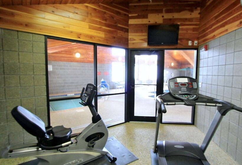 בית מלון כפרי Americinn By Wyndham Cedar Rapids Airport