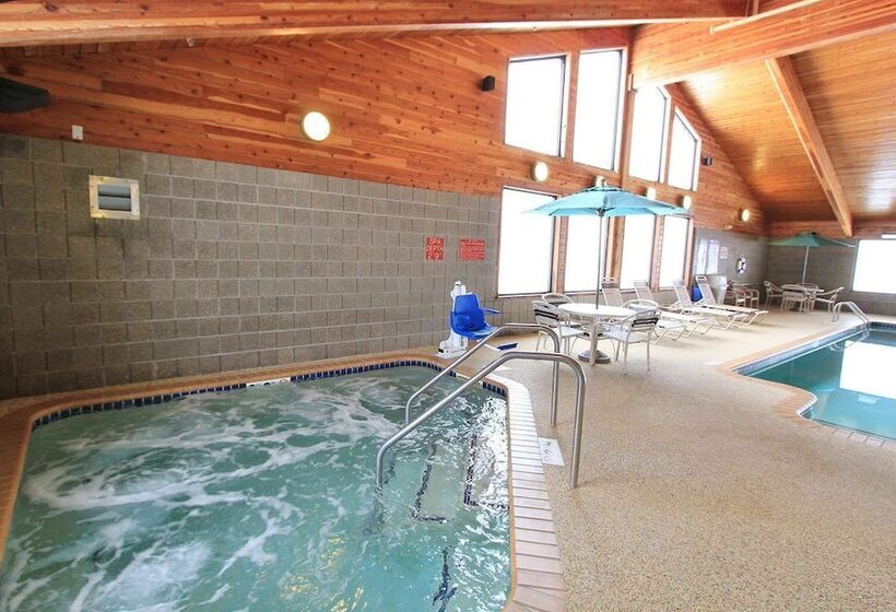 בית מלון כפרי Americinn By Wyndham Cedar Rapids Airport