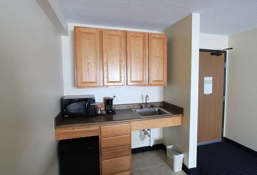 בית מלון כפרי Americinn By Wyndham Cedar Rapids Airport