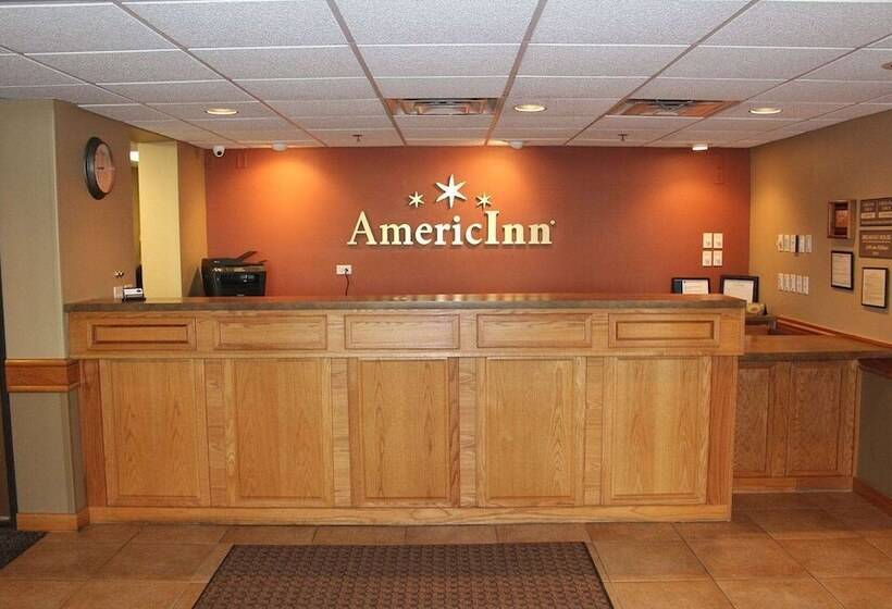 בית מלון כפרי Americinn By Wyndham Cedar Rapids Airport