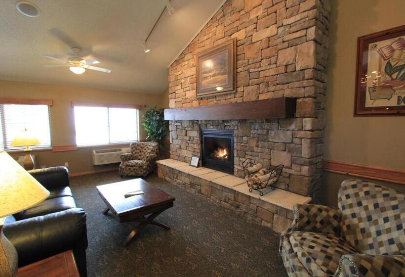 בית מלון כפרי Americinn By Wyndham Cedar Rapids Airport