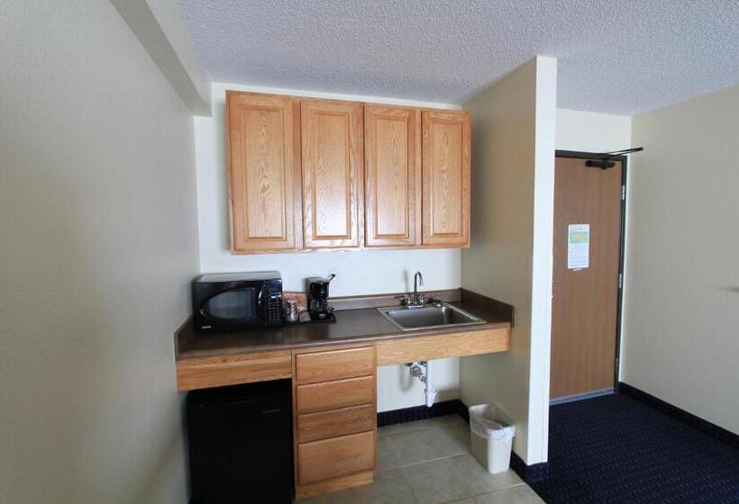 בית מלון כפרי Americinn By Wyndham Cedar Rapids Airport