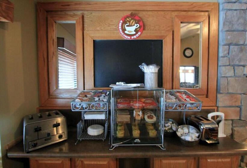 בית מלון כפרי Americinn By Wyndham Cedar Rapids Airport