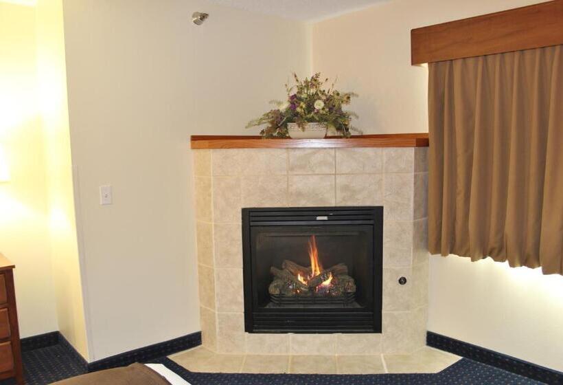 בית מלון כפרי Americinn By Wyndham Cedar Rapids Airport