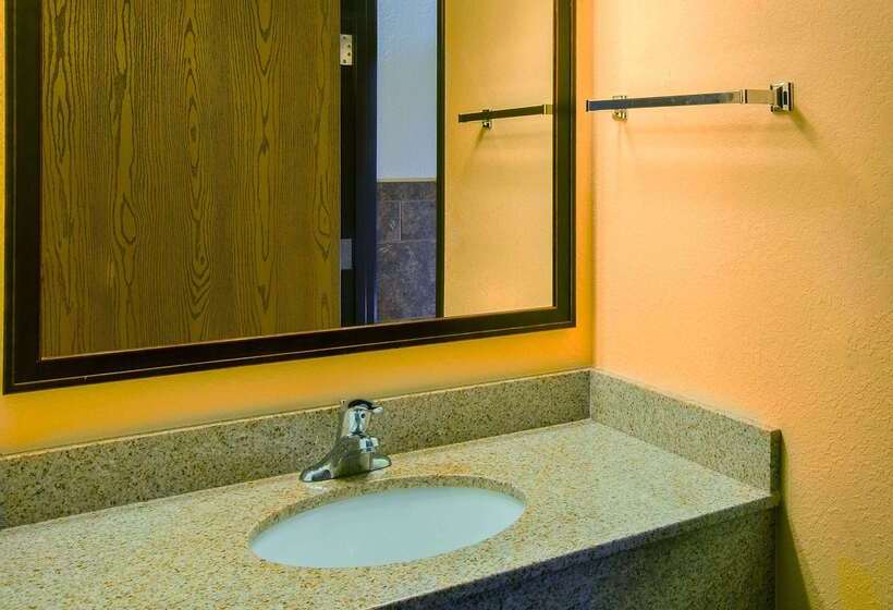 בית מלון כפרי Americinn By Wyndham Chamberlain  Conference Center
