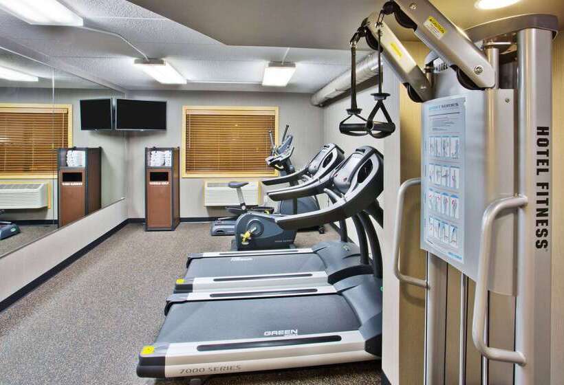 בית מלון כפרי Americinn By Wyndham Grand Forks