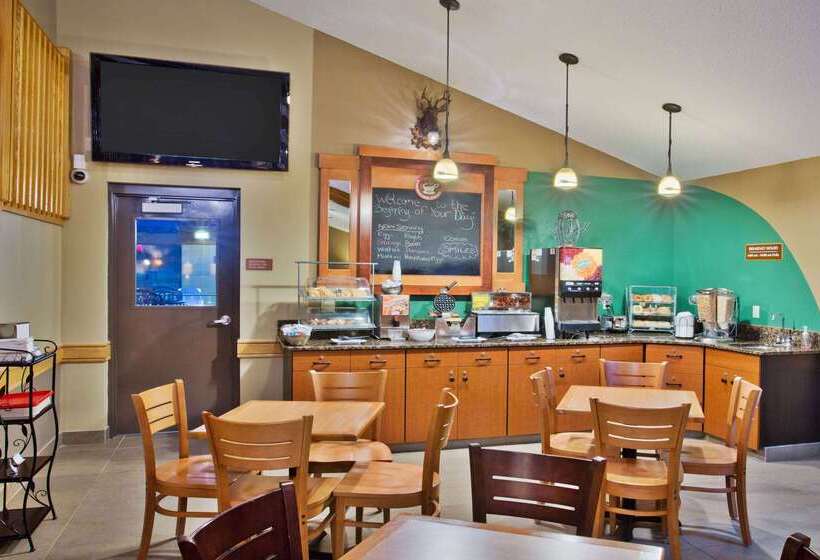 בית מלון כפרי Americinn By Wyndham Grand Forks