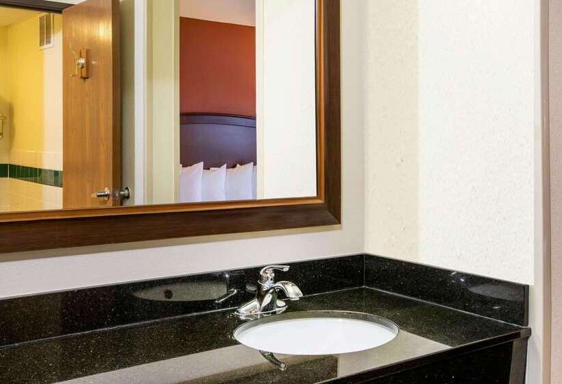 בית מלון כפרי Americinn By Wyndham Grand Forks