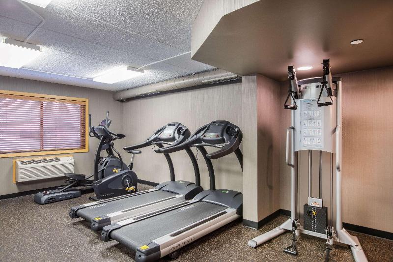 בית מלון כפרי Americinn By Wyndham Grand Forks