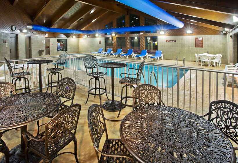 בית מלון כפרי Americinn By Wyndham Grand Forks