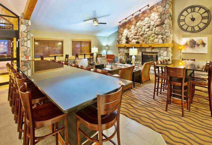 בית מלון כפרי Americinn By Wyndham Grand Forks