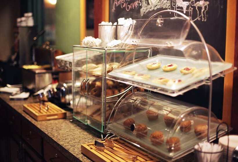 호텔 Red Lion Inn & Suites Grimes