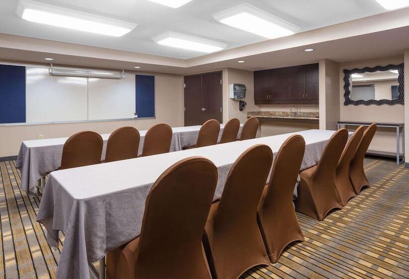 ホテル Americinn By Wyndham Madison South